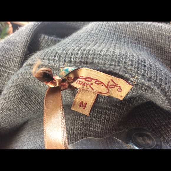 Sweater - Picture 5 of 6